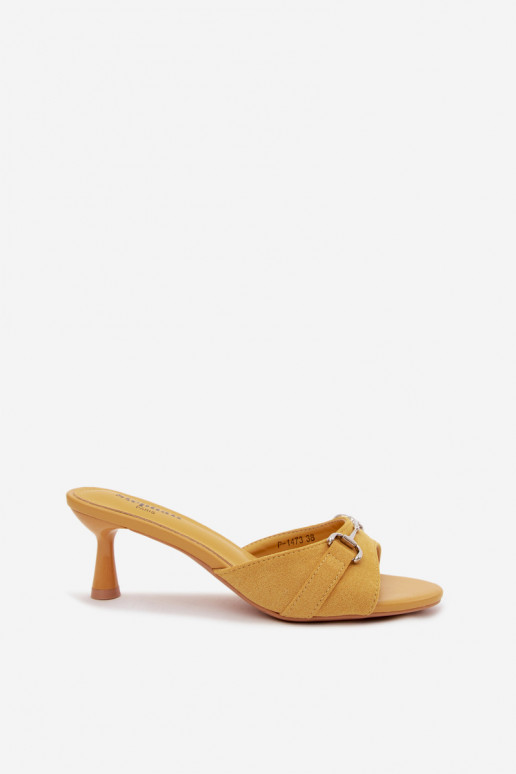 Chaussons jaunes pour femmes à talons fins et détails décoratifs Poppia