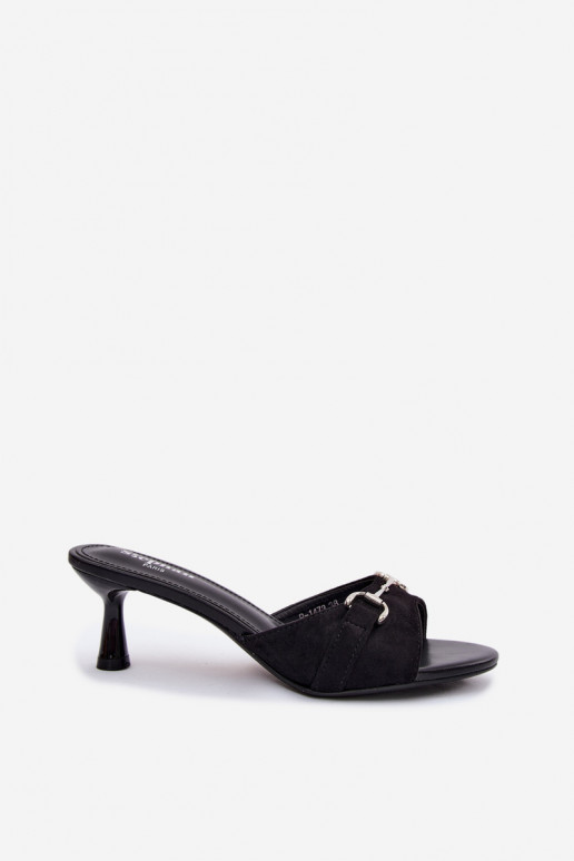 Zwarte dames slippers met sierlijke elementen op een lage hak Poppia