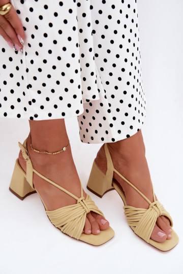 Sandales pour femmes avec brides et talons en jaune Taffina