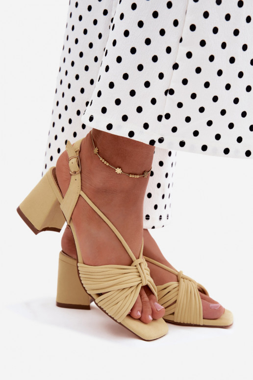 Sandales pour femmes avec brides et talons en jaune Taffina