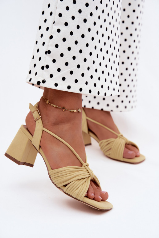 Damen Sandalen mit Riemen und Absätzen in Gelb Taffina