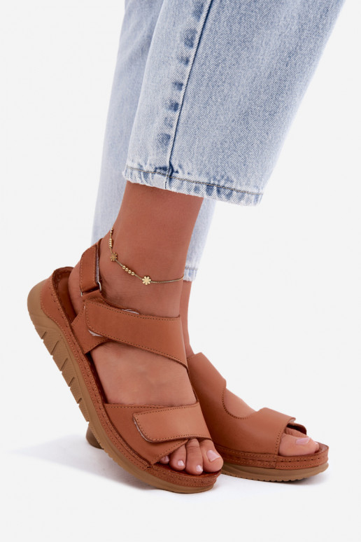 Bruine dames sandalen met platform en plakkerige sluitingen
