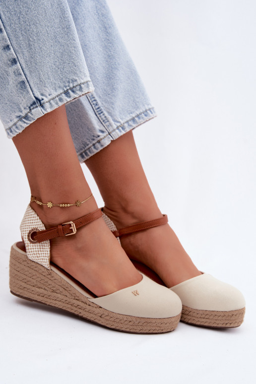 Sandfarbene Espadrilles mit Plattform
