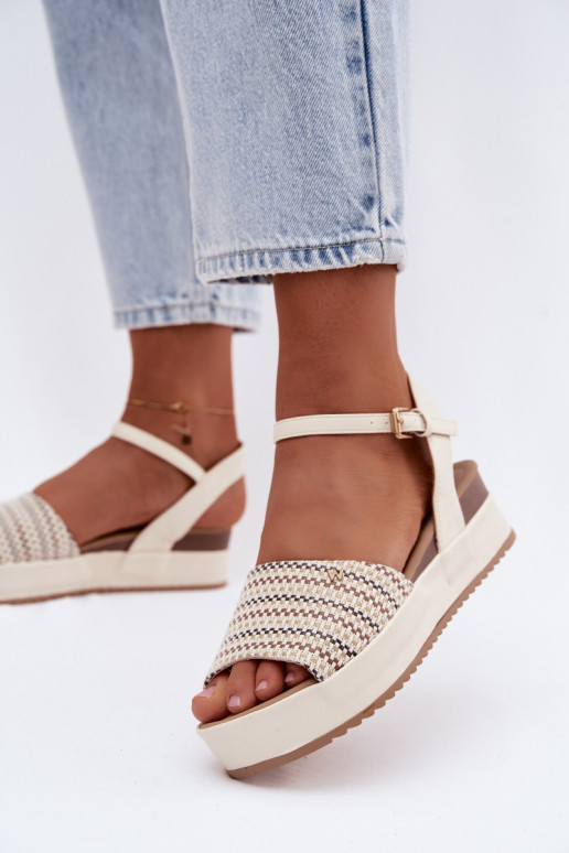 Elfenbeinfarbene Damen-Sandalen mit Plattform