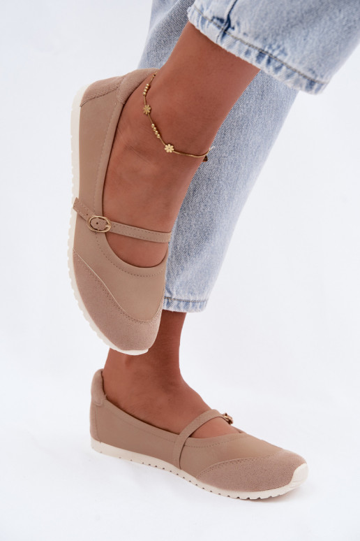 Sportliche Ballerinas mit Riemen in Sand Charmy