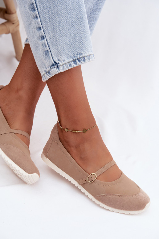 Sportliche Ballerinas mit Riemen in Sand Charmy