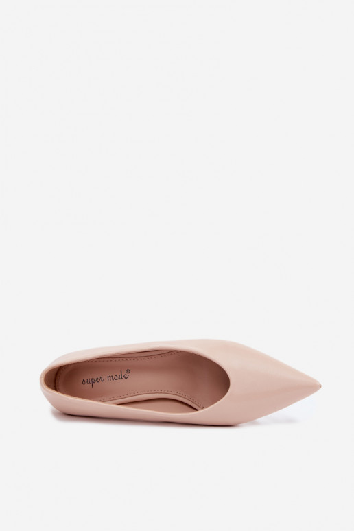 Puntige schoenen met hakken in zand Silenta