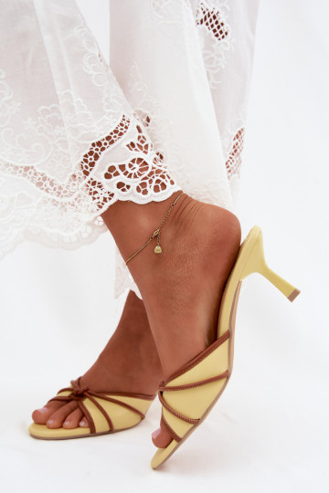 Dames slippers met dunne hakken in gele faux leather Orchidia