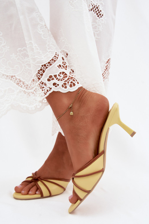 Chaussons pour femmes avec talons fins en simili cuir jaune Orchidia