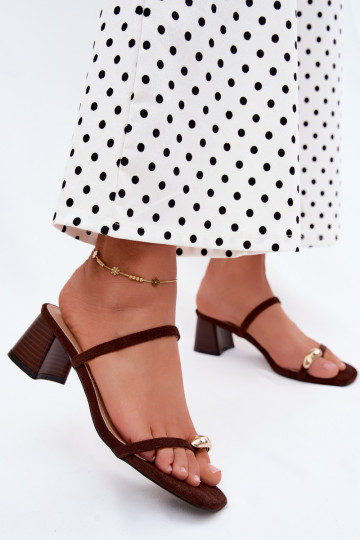 Chaussons pour femmes avec talons et détails dorés en couleur chocolat Verbena