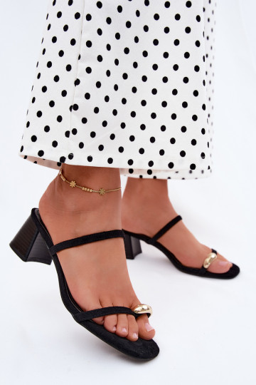 Dames slippers met hakken en gouden details in zwarte kleur Verbena