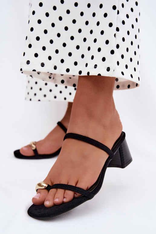 Chaussons pour femmes avec talons et détails dorés en couleur noire Verbena