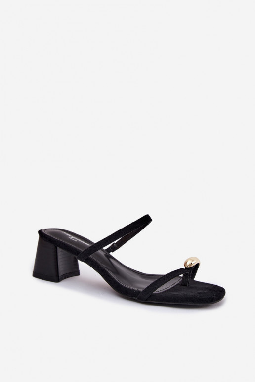 Chaussons pour femmes avec talons et détails dorés en couleur noire Verbena