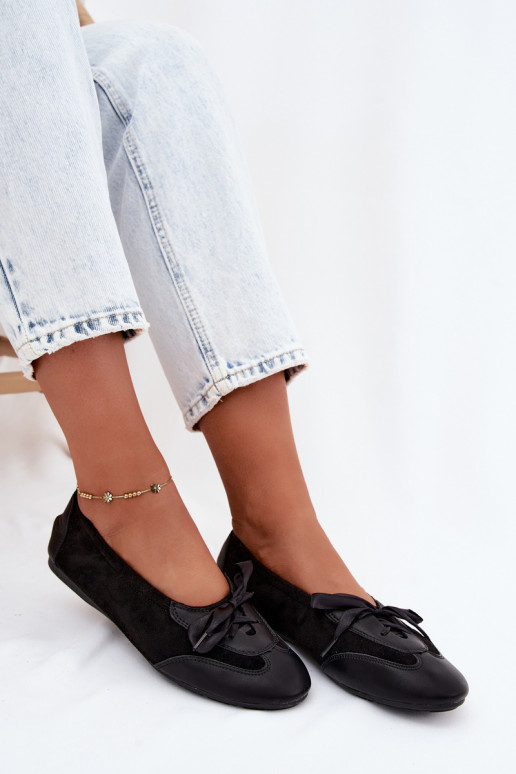 Ballerines sportives noires avec détails élégants Peonia