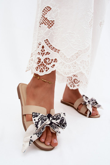 Chaussons pour femmes avec talons larges et nœuds en sable Caprissa 2