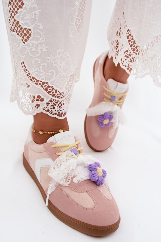 Damesneakers met fancy bloemen en een strik in roze Coastelle