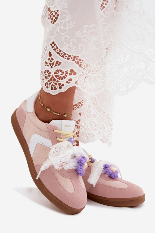 Damesneakers met fancy bloemen en een strik in roze Coastelle