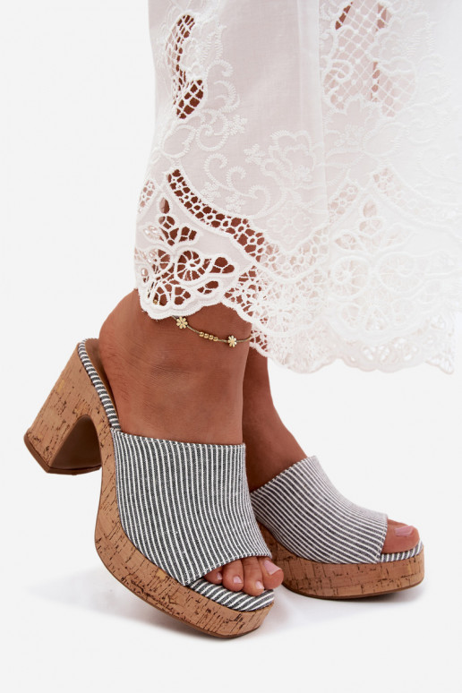 Chaussons pour femmes avec talons et rayures en noir Poplina