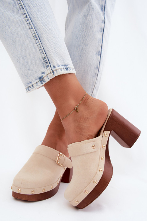 Sabots pour femmes couleur sable avec talons, boucles et clous Lagunelle