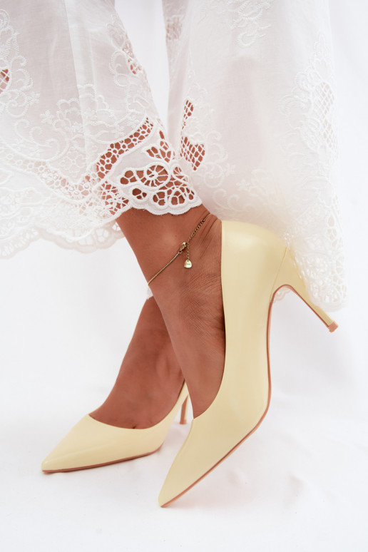Gelbe High Heels aus Kunstleder mit Lackeffekt Tropessa