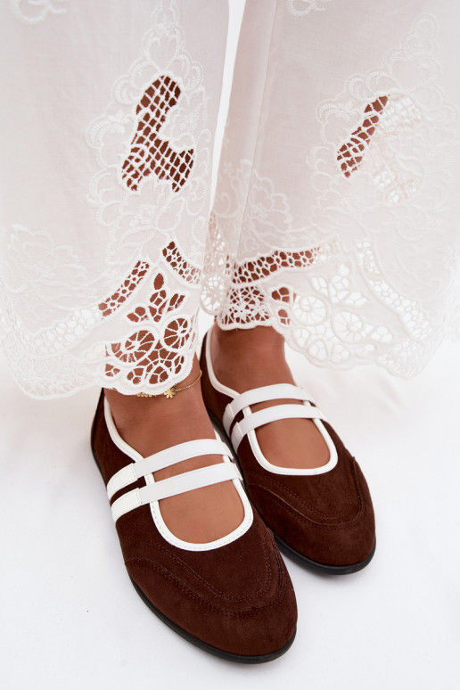Chocoladekleurige sportieve ballerina's met elastische bandjes Donatella