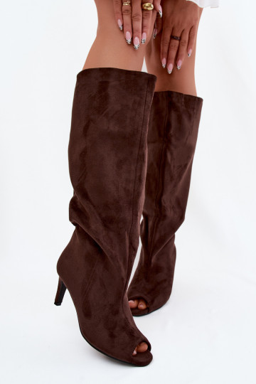 Bottes longues chocolat à bout ouvert en daim synthétique sur un talon fin Puffina 2