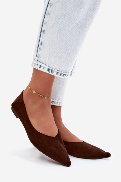 Chocolade puntige ballerina's van faux suede Corabella