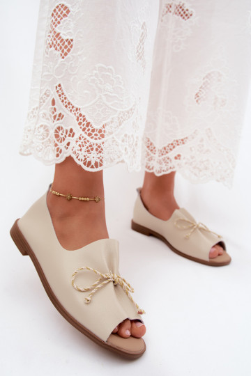 Sandales beiges pour femmes avec lacets décoratifs et finition brillante en simili cuir Coltrania 2