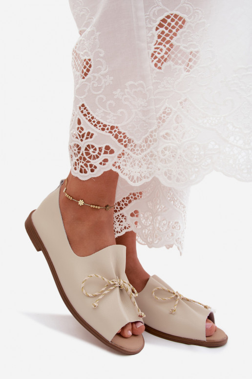 Beige dames sandalen met decoratieve veters en glanzende afwerking van faux leather Coltrania