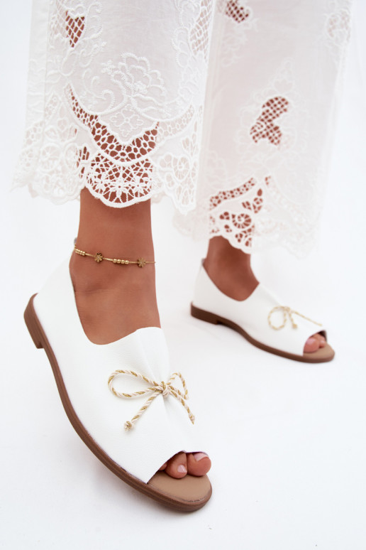 Witte dames sandalen met decoratieve veters en glanzende afwerking van faux leather Coltrania