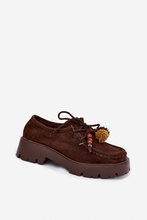 Chaussures avec de beaux détails en daim synthétique chocolat Melonia