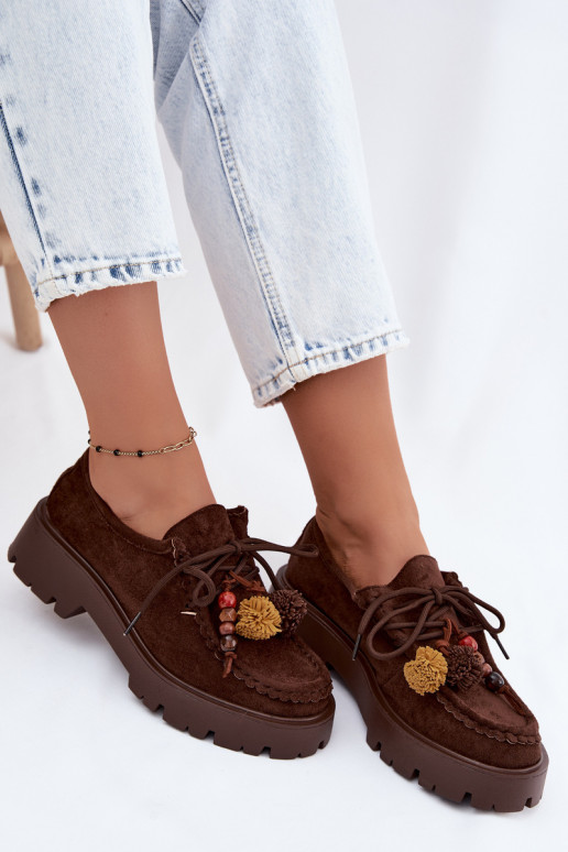 Chaussures avec de beaux détails en daim synthétique chocolat Melonia