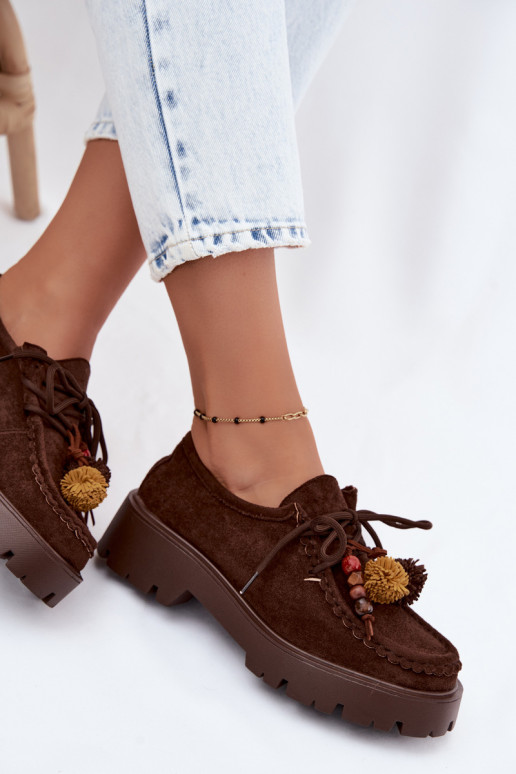 Chaussures avec de beaux détails en daim synthétique chocolat Melonia