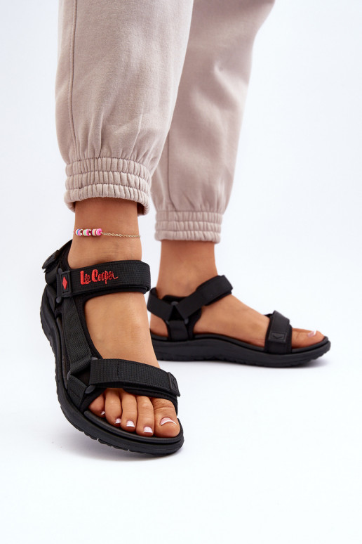 Dames sandalen met plakkerige sluitingen in zwart Lee Cooper LCIN-26-34-4423L