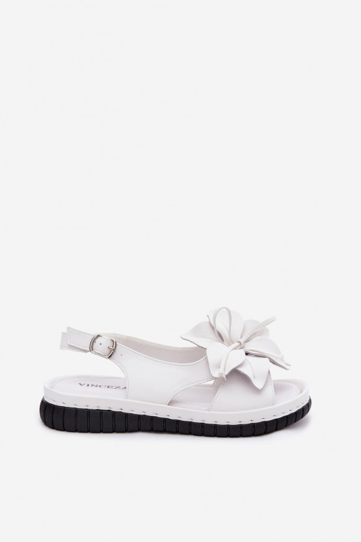 Weiße Damen-Sandalen mit dekorativen Ringen Vinceza 66917