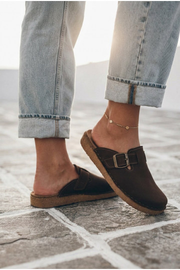 Chaussons avec boucles Inblu, couleur chocolat