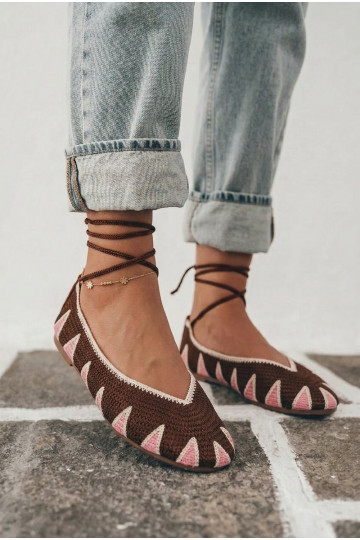 Ballerines au crochet avec détails élégants en marron foncé Astera 2
