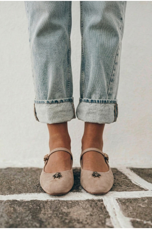 Dames ballerina's met bandjes en gespen in zandkleur faux suede Pinea