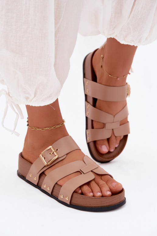Dameslippers van faux leather met gespen in zandkleur Cambria