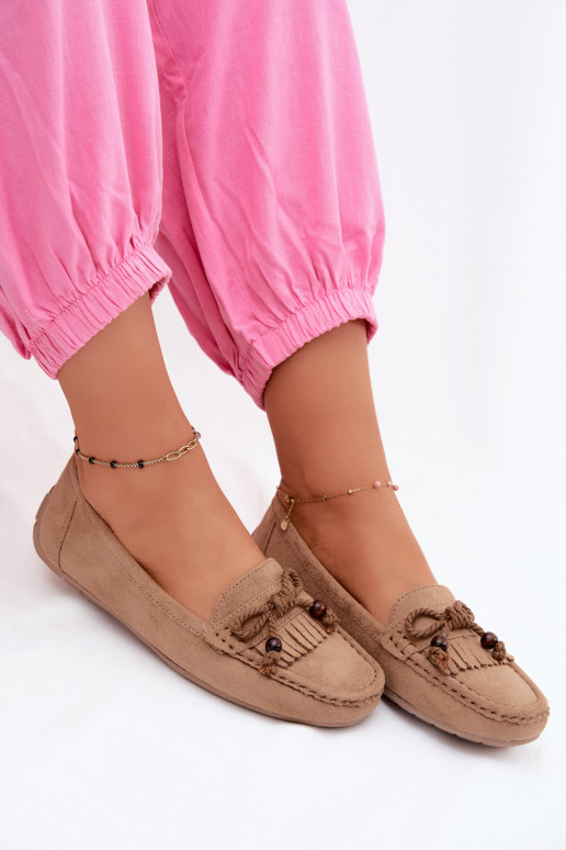 Dames platte loafers met strikken en kwastiki van faux suede zandkleur Bluebell