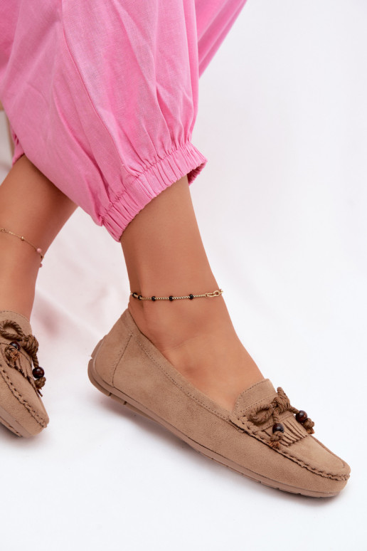 Dames platte loafers met strikken en kwastiki van faux suede zandkleur Bluebell