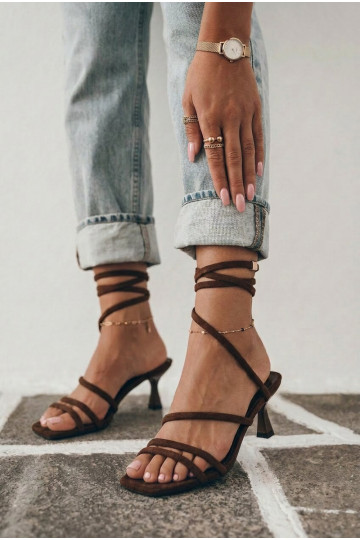 Dames sandalen met hakken en bandjes chocolade Samara 2