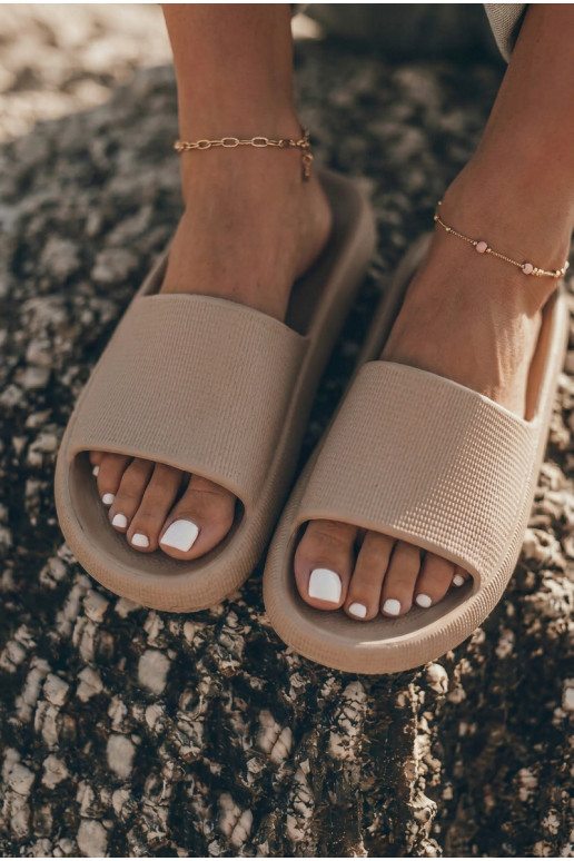 Dames lichte schuimslippers op dikke zool in bruin Querceria