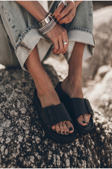 Zwarte dames slippers met platform en gespen Caramel