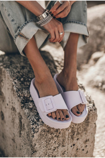 Chaussons blancs pour femmes avec plateforme et boucles Caramel