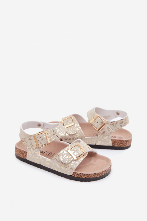 Goldene Kindersandalen mit Schnallen und Aufschriften Praline