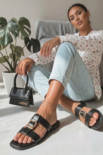 Sabots noirs pour femmes avec boucle décorative Lavinia 2