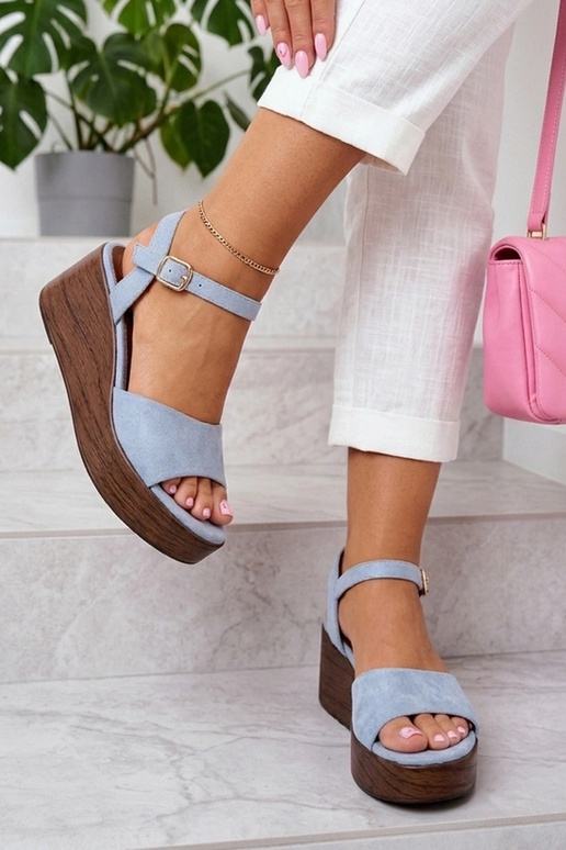 Sandales bleues sur plateforme Nova
