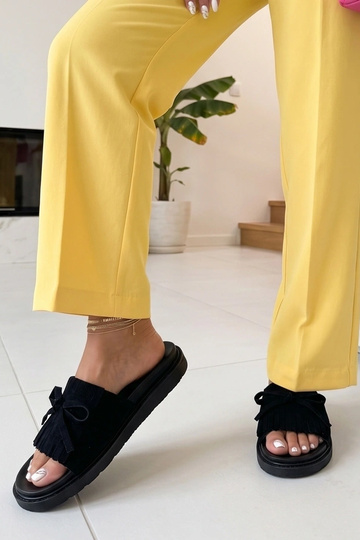 Zwarte damesklompen met kwastjes van faux suede op platform Florence