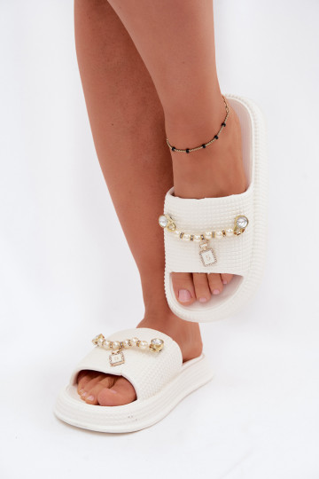 Dames witte lichte slippers met ornamenten Rosehip